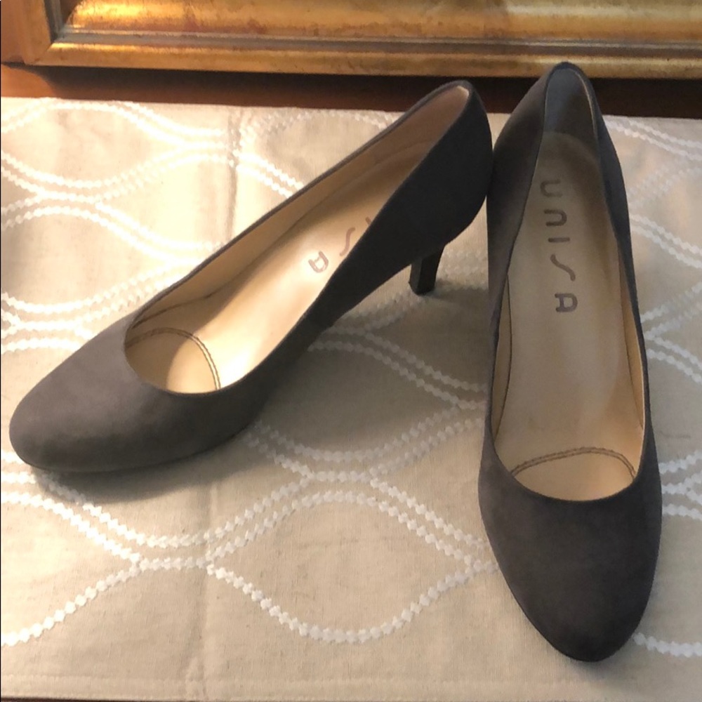 Unisa Grey Suede Pumps